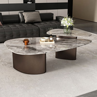 Table basse minimaliste en marbre italien avec structure en acier inoxydable pour salons et petits appartements, design sur mesure ultra-simple
