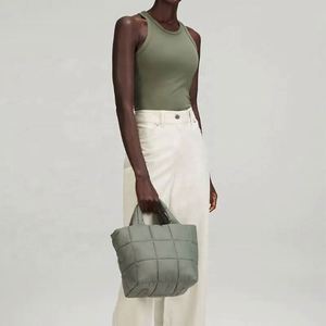 Muestra gratis 2023 invierno nueva llegada señoras bolso hinchado suave impermeable acolchado Nylon acolchado personalizado Puffer Crossbody bolso de mano - Product Image 4