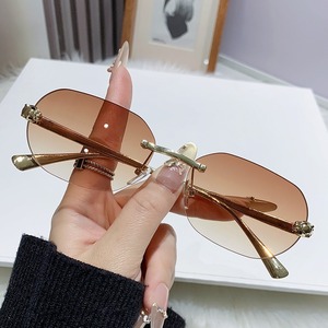 Gafas de Sol Ovaladas sin Montura, Lentes Degradadas, Protección UV400, Ligeras, Casuales para Mujer, 2025 - Product Image 1