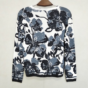 Blusa de Punto para Mujer OEM/ODM - Top de Punto de Manga Larga con Estampado Floral y Mezcla de Rayón - Product Image 2