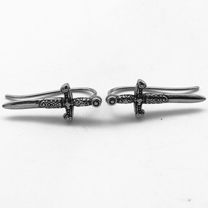 Pendientes con clip en forma de espada yunnique, diseño geométrico de acero inoxidable 316, regalo para parejas - Product Image 3