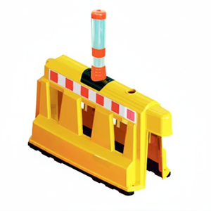 Ileritraffic Barrera de Seguridad Vial de PVC 40 x 100 x 60 cm, Delineador de Carriles 12524 FB R, Reflectante Amarillo de Grado Ingeniería - Product Image 2