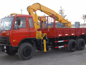 Grue montée sur camion SPS20000C 8 tonnes, bras pliable, moteur, pompe, engrenages, roulements, composants de boîte de vitesses pour les industries de la construction - Product Image 6