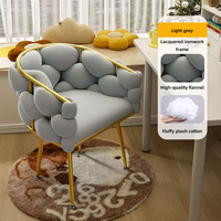 Fauteuil de salon tendance en velours capitonné, chaise de salle à manger pour la maison, chaise de maquillage pour salon de beauté avec base en métal