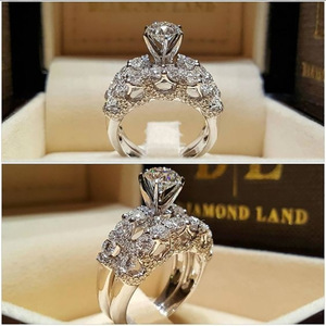 Anello Vintage con Motivo Floreale Traforato e Diamanti per Donne, Gioiello Elegante in Lega di Metallo Prezioso - Product Image 3