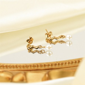 ต่างหูมุกประดับทอง 18k คุณภาพสูง รูปทรงไม่สมมาตร - Product Image 3