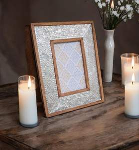 Cadre photo en bois fabriqué à la main avec texture naturelle compatible avec les impressions standard personnalisation de la décoration de la maison ou du bureau - Product Image 2