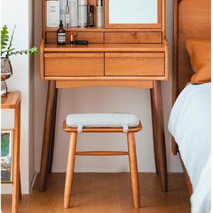 Tabouret Elsa en bois de cerisier massif, tabouret de coiffeuse avec siège rembourré, meubles de chambre à coucher - Product Image 4