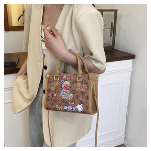 Женская сумка через плечо с принтом - Product Image 5