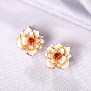 Orecchini a Perno con Fiori Delicati per Donne, Design Floreale Fresco, Gioielli Minimalisti di Moda - Product Image 3