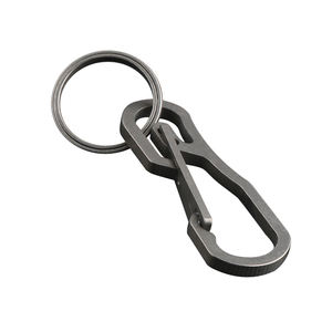 Parti Hediyeleri Fabrikası Toptan Özelleştirilmiş Paslanmaz Çelik Yüksek Kaliteli Hediyelik Eşya Metal Askılı Toka Anahtarlık - Product Image 1