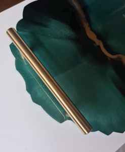 Plateau en résine fait main durable avec un design élégant, conçu pour servir des boissons, des collations et améliorer la présentation de la table dans n'importe quelle pièce - Product Image 3