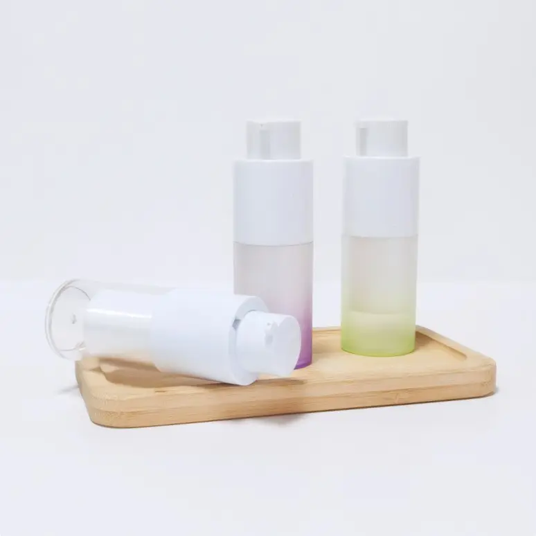 Yeni tasarım doldurulabilir silindir 15ml 30ml 50ml PP plastik kozmetik krem serum havasız losyon büküm pompa şişesi