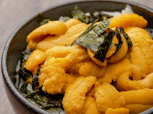 Œufs d'oursins congelés colorés de haute qualité, emballés en boîte, snacks de fruits de mer cuits au four avec saveur d'alcool - Product Image 1