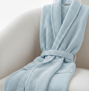 Juego de Albornoces de Lujo para Hotel, 100% Algodón de Rizo, Altamente Absorbentes, Diseño Inspirado en Spa, Cómodos y Suaves - Product Image 1