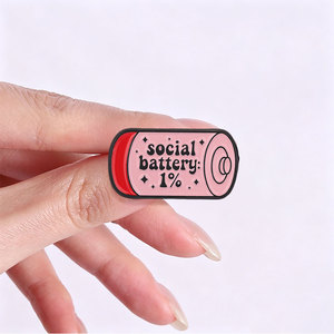 Épinglette en émail personnalisée Social Battery rose, badge métallique 1 %, épinglette de revers pour introverti souffrant d'anxiété, cadeau de bijouterie créatif - Product Image 2