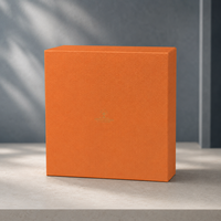 Boîte cadeau orange haut de gamme avec surface texturée premium, insert en mousse noire et construction en papier rigide durable