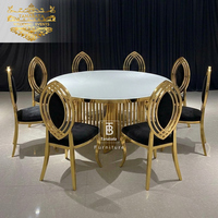 Ensemble de chaises et de tables à manger en métal blanc moderne avec plateau en verre Sweet Heart pour mariage, appartement, hôtel
