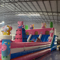 Château gonflable en PVC rose de dessin animé de Peggy Pig avec ballon pour parcs à thème et fêtes en usine