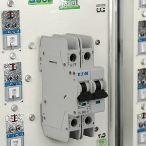 Автоматические выключатели Eaton серии FAZ FAZ-C2/2-RT CCC 240В 2А с функцией изоляции для электрических цепей станков - Product Image 4