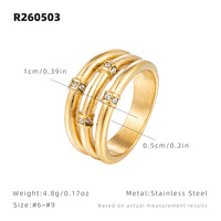 Cincin tumpuk tiga baris gaya 316L Stainless Steel berlapis emas 18K PVD tahan air dengan inlay CZ untuk pemakaian sehari-hari