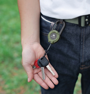 Porte-clés rétractable multifonctionnel avec mousqueton personnalisé pour les sports de plein air, le <span class=keywords><strong>camping</strong></span>, la randonnée, la pêche et l'escalade - Product Image 3