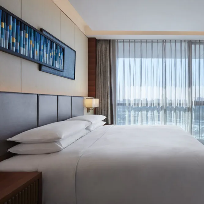 Modernes 3-Sterne-Hotelschlafzimmer Queen-Size-Phantasie gepolstertes Doppelbett Queen-Design Schlafzimmer Gästezimmer Möbel Holz Doppelbetten