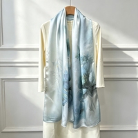 Écharpe longue en satin de soie de mûrier 100% avec dégradé bleu clair, motif lotus et papillon, élégante pour femme, personnalisable OEM