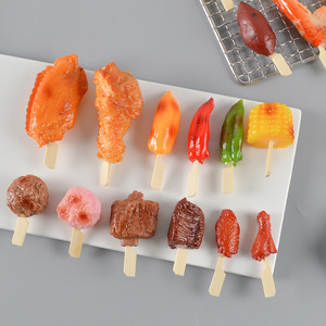 จี้พวงกุญแจรูปอาหารจำลอง PVC ชุดบาร์บีคิว พร้อมพริก ข้าวโพด และหัวบัวจำลอง - Product Image 1