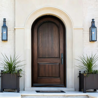 Portes d'entrée doubles résidentielles personnalisées avec cadre en bois, design de grille en verre et dessus arrondi