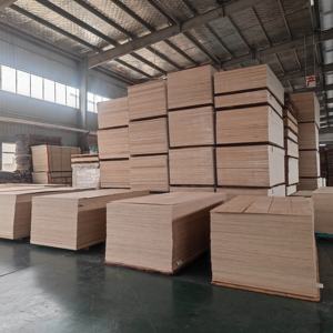 Contreplaqué en <span class=keywords><strong>bois</strong></span> dur de haute qualité, ignifuge ASTM E84 Classe A, résistant <span class=keywords><strong>à</strong></span> l'humidité, pour bâtiments commerciaux - Product Image 2