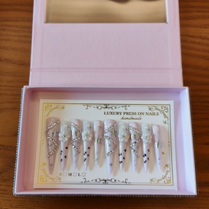 Boutique Rosa largo falso suave Gel uñas suministros venta al por mayor personalizado Y2K grueso alta calidad hecho a mano lujo acrílico prensa Ons - Product Image 1