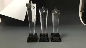OEM / ODM Grosir Piala Penghargaan Kaca Kristal Kustom Yang Agung Terbaru untuk Acara Olahraga