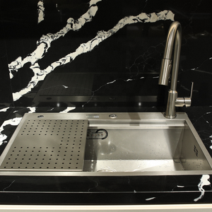 Mueble de Cocina PET Blanco con Acabado <span class=keywords><strong>George</strong></span> <span class=keywords><strong>Skin</strong></span> Feel, Mesa de Comedor Extensible de Madera Maciza y Cubierta de Mármol Negro - Product Image 5