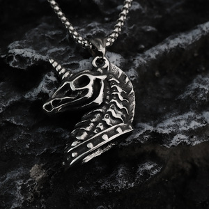 Yunnique – collier avec pendentif licorne en acier inoxydable pour hommes, bijoux à la mode Hip Hop, design animal géométrique, style asymétrique - Product Image 3