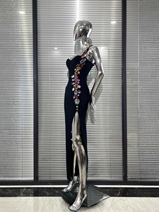 <span class=keywords><strong>Robe</strong></span> <span class=keywords><strong>noire</strong></span> à décolleté plongeant et à coupe diamantée colorée GX-2026 avec un design bandage élégant et sophistiqué pour les soirées - Product Image 3