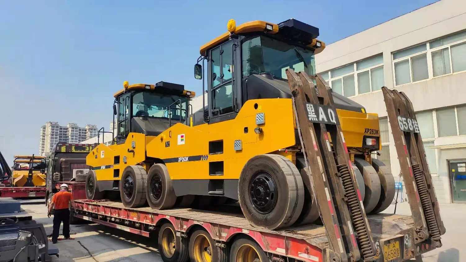 Pneumatic Roller Machinery 26 Ton Tyre Road Roller XP263K in Algeria For Seal