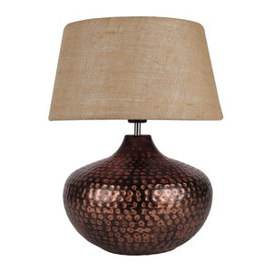 Lámpara de Mesa Rústica con Pantalla Tejida Beige y Base de Cobre Martillado, Decoración de Iluminación Vintage para Sala de Estar, Dormitorio y Oficina - Product Image 1