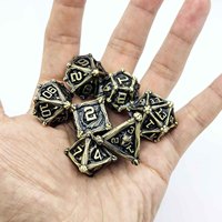 Lot de 7 dés polyédriques en métal torsadé creux noir canon de fusil et vert, personnalisables, écologiques et durables pour DND RPG, vente en gros