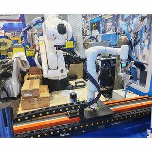 Cobot 6 axes HWINT économique pour l'enseignement par dragage, le polissage à finition miroir, le traitement de surface et la manutention de produits - Product Image 1