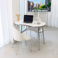Table à manger Maison Hailey, table de cuisine moderne, durable, surface facile à nettoyer, robuste, légère, chrome de qualité supérieure