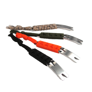 Outil multifonction en acier inoxydable avec poignée en paracorde, outil de survie en plein air, porte-clés, équipement de camping et de randonnée, utilisation en toutes saisons - Product Image 1