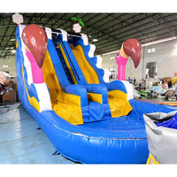 Toboggan aquatique gonflable géant avec piscine à jets d'eau et mur d'escalade pour parc à thème, fête foraine, location pour fêtes en plein air, enfants de 3 à 12 ans