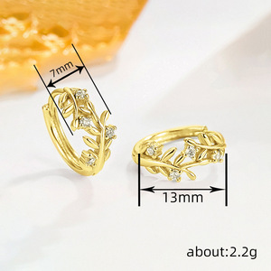 Orecchini Geometrici a Foglia per Donne, Gioielli Botanici Scintillanti per Uso Quotidiano - Product Image 4