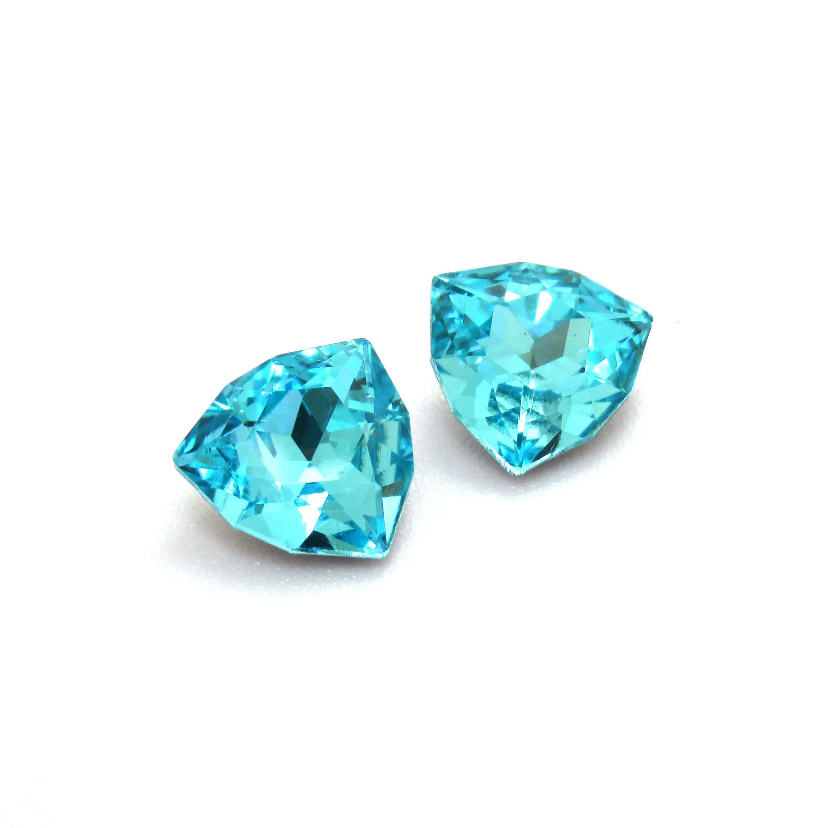 Pietre sintetiche eccellenti a forma di triangolo blu cristalli di vetro 7mm gemme coltivate da laboratorio