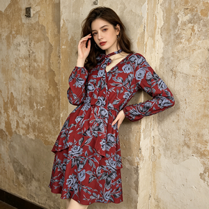 Nuovo Arrivo 2026: Abito Mini da Donna Rosso con Stampa Floreale, Scollo a V, Maniche a Sbuffo, Vita Alta e Cintura - Disponibile all'Ingrosso - Product Image 6