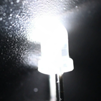 Diode LED haute luminosité 3 mm à pince courte 8000-10000 mcd Blanc 7000K-9000K Lentille transparente Angle de faisceau 30° Dissipation de puissance 80 mW