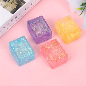 Jouet de décompression populaire en tofu et maltose à presser pour soulager le stress et décompresser, modèle Aurora Ice Cube - Product Image 1