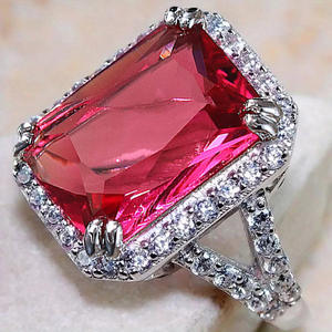 Anello da Cocktail T1014 per Donna in Argento 925 con Cristalli Taglio Radiant Geometrico e Incastonatura a Pavé di Strass, Gioiello da Festa - Product Image 2