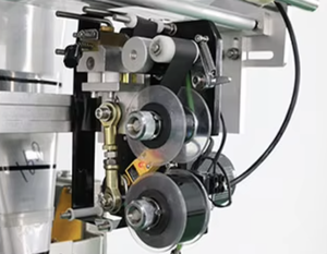 Machine d'emballage automatique de granulés en sachet électrique haute précision HXL-K300 PLC pour applications alimentaires et chimiques - Product Image 5